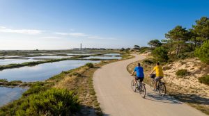 Parcourir l'île de Ré sur une piste cyclable sécurisée