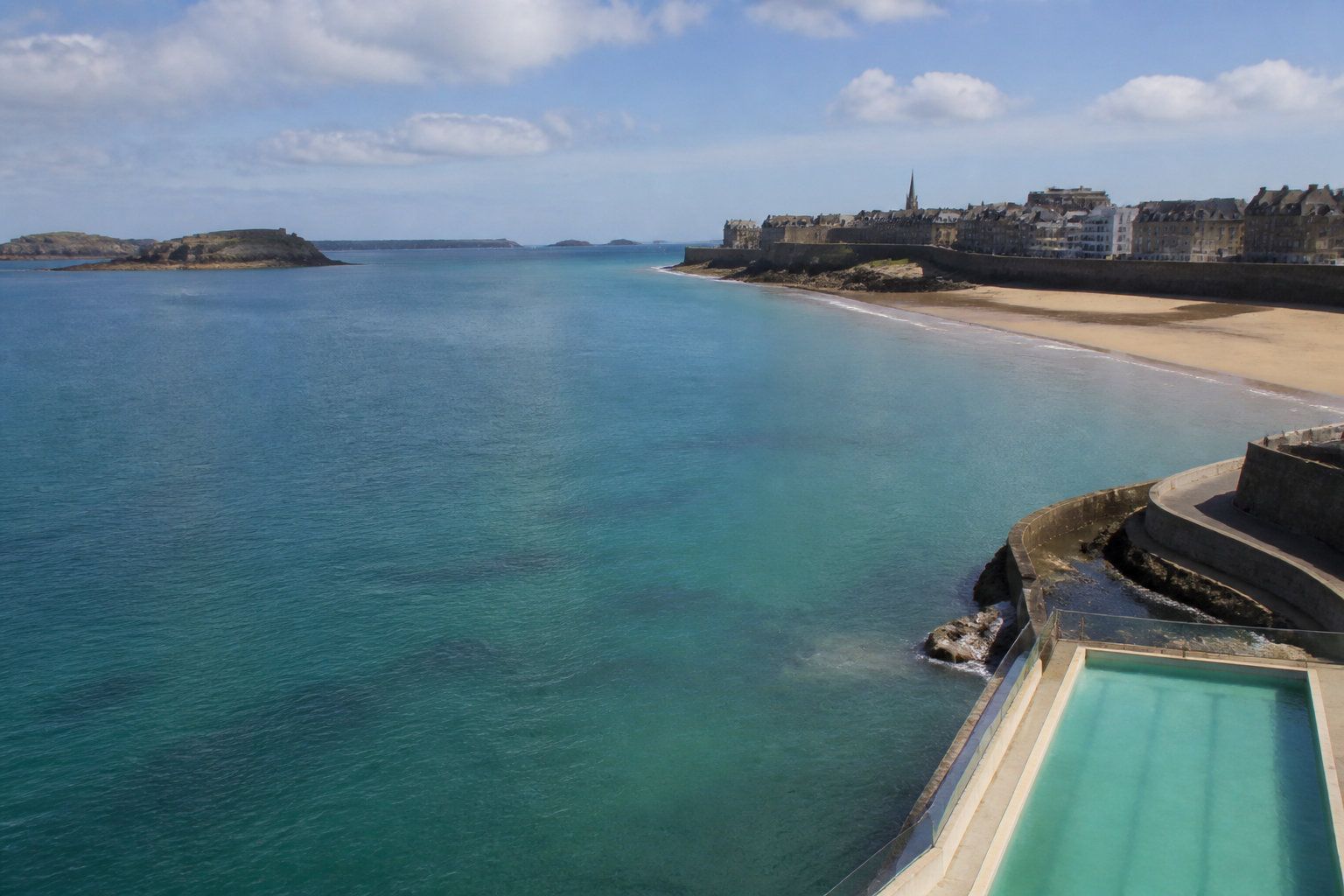 Le flux vidéo des Thermes Marins sur la plage du Sillon