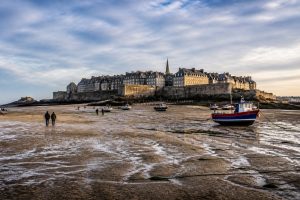 Marées Saint-Malo janvier 2026 : horaires et coefficients