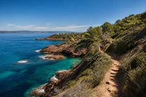 Sentier douaniers Saint-Aygulf : votre exploration côtière