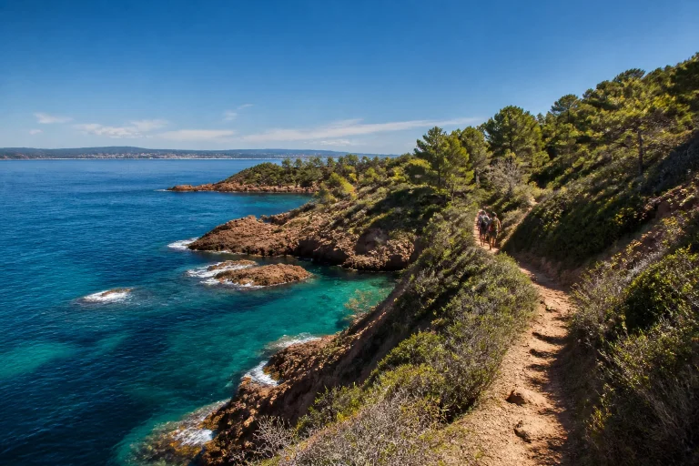 Sentier douaniers Saint-Aygulf : votre exploration côtière