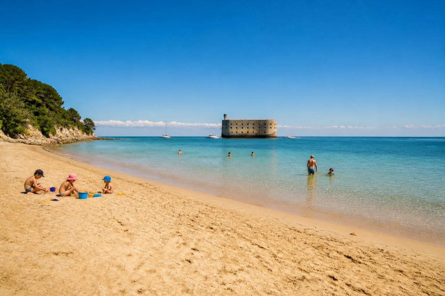 Plage de boyardville et son fort emblematique