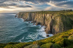 Les falaises bretonnes : beauté sauvage et sommets escarpés