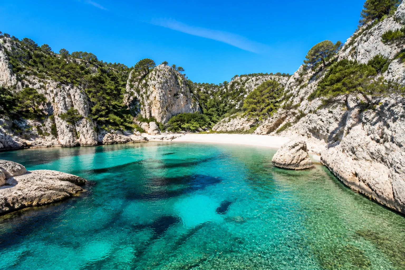 Calanque mediterraneenne secrete