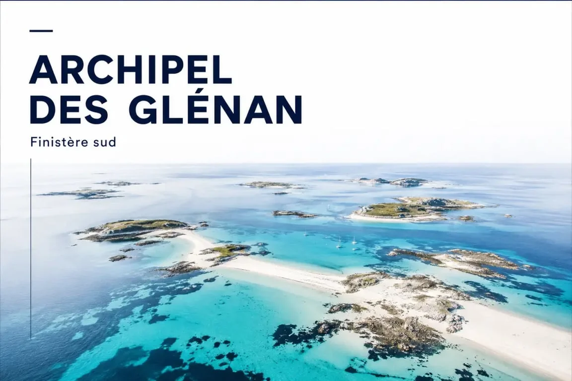 Îles Glénan vues depuis la mer avec sable blanc et eau turquoise