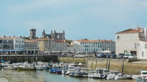 Que faire à l'île de Ré : villages, vélo et marais salants