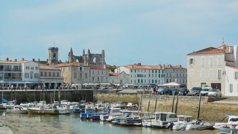 Que faire à l'île de Ré : villages, vélo et marais salants